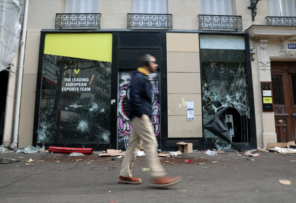 Clôture Paris : les violences du weekend font flancher le CAC 40