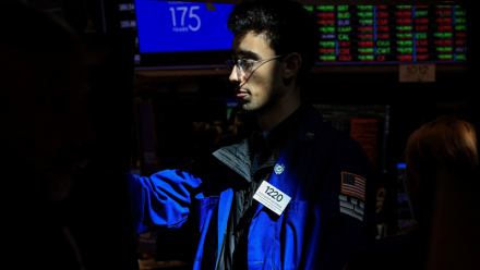 Clôture Wall Street : sous pression, en attendant Alphabet et Tesla