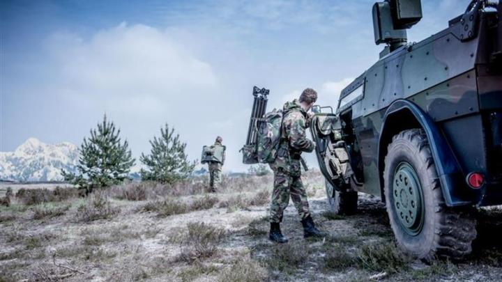 Défense : espoirs de paix en Ukraine, le secteur recule