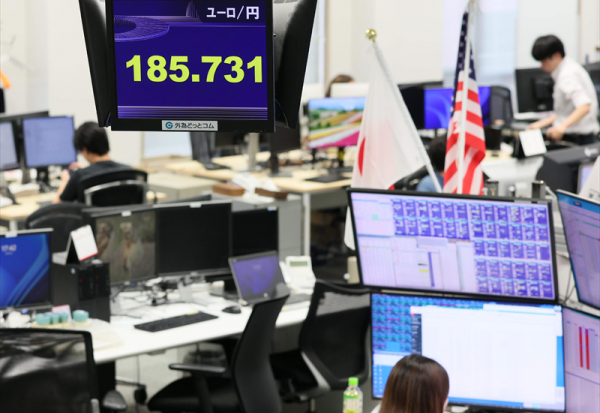 Devises : intervention historique de Tokyo pour soutenir le yen