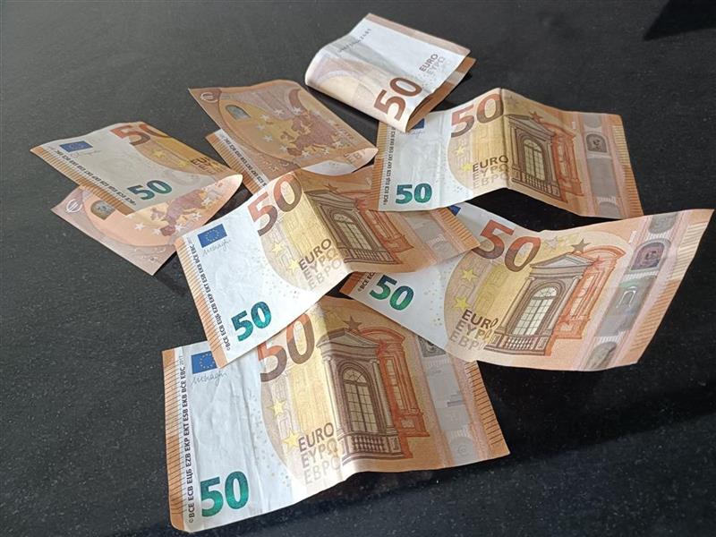 Devises : l'euro sous pression, la situation en Ukraine et en France inquiète