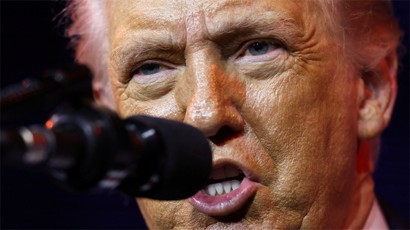 Donald Trump inflige des tarifs douaniers de 25% aux partenaires commerciaux de l'Iran