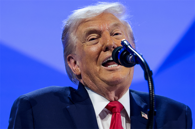 Donald Trump tacle encore l'Europe à Davos et maintient le cap sur le Groenland