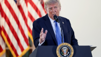 Donald Trump tacle les partisans d'une régulation de l'IA