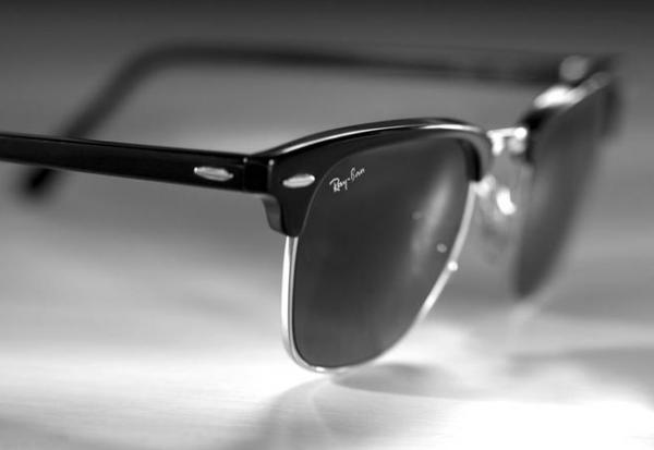 EssilorLuxottica : +1