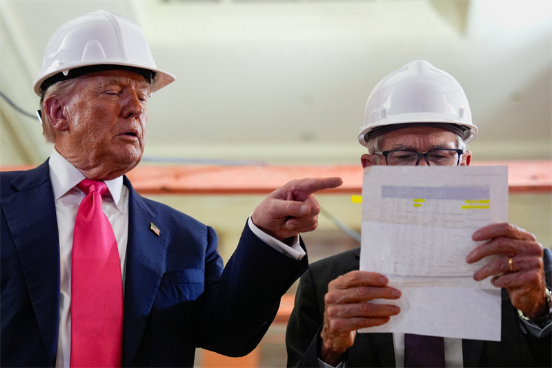 Guerre commerciale : Trump envisage... 200 à 300% de droits de douane sur les puces !