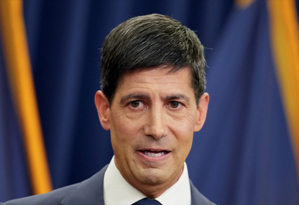 Le nouveau patron de la Fed, Kevin Warsh, s'engage à maîtriser l'inflation et ouvrir un "nouveau chapitre"
