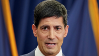 Le nouveau patron de la Fed, Kevin Warsh, s'engage à maîtriser l'inflation et ouvrir un "nouveau chapitre"