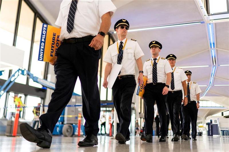 Les pilotes d'United Airlines vont être augmentés jusqu'à 40%