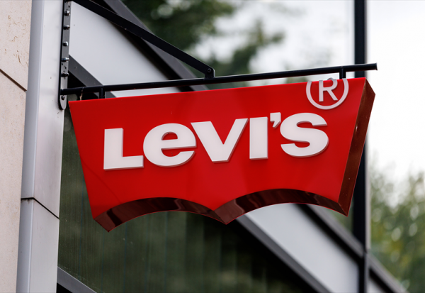 Levi Strauss & Co relève ses objectifs financiers mais ne convainc pas