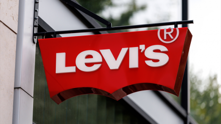 Levi Strauss & Co relève ses objectifs financiers mais ne convainc pas