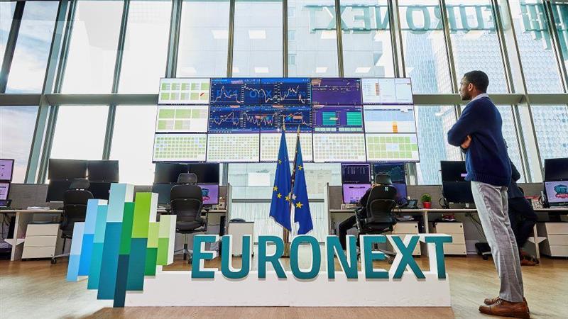 Mi-séance Paris : le CAC 40 continue de s'éloigner de ses récents records
