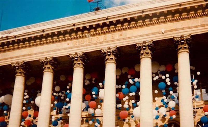 Mi-séance Paris : le CAC 40 poursuit sa course aux records au-dessus des 8.600 points