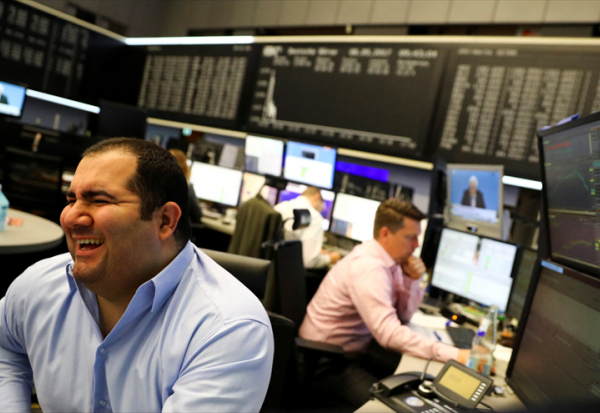 Mi-séance Paris : le CAC 40 se reprend un peu avec un pétrole de retour sous les 100 dollars