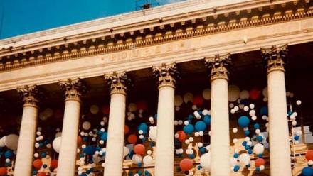 Mi-séance Paris : nouveau record du CAC 40, pour la première fois au-dessus des 8.300 points