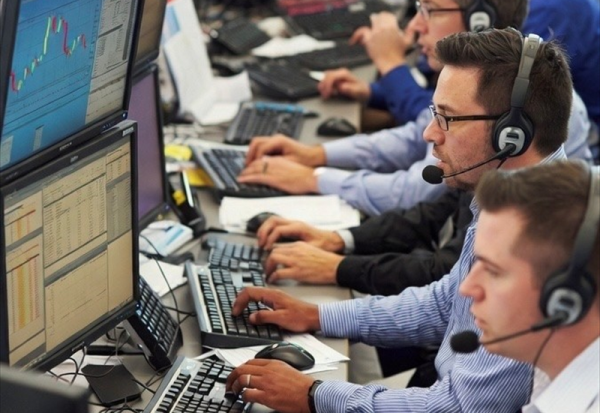 Mi-séance Paris : pas de rebond du CAC 40