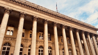 Mi-séance Paris : plombé par le luxe, le CAC40 recule encore légèrement