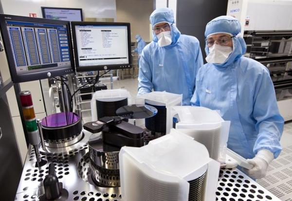 Mi-séance Paris : STMicroelectronics et Soitec se démarquent encore