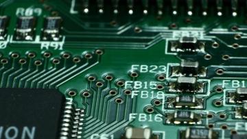 Micron : la direction rassure, le titre flambe