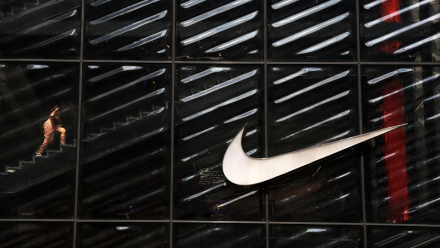 Nike dépasse nettement les attentes