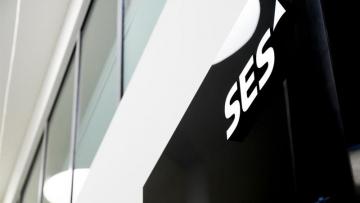 SES : sous pression après la dégradation de Moody's