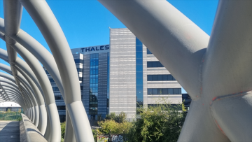 Thales et Dassault Aviation rattrapés par les turbulences politiques ?