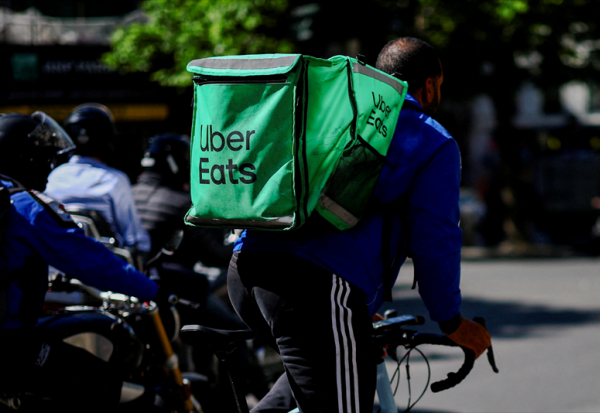 Uber offre 14,8 milliards de dollars pour racheter Delivery Hero