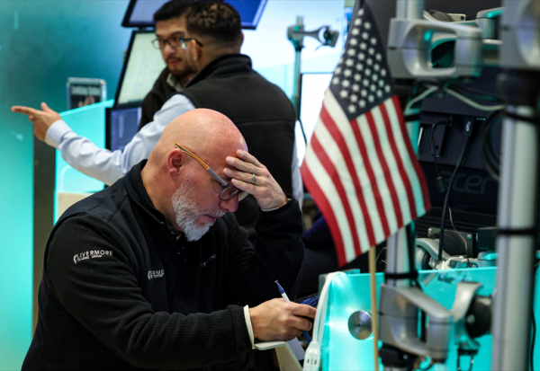 Wall Street accélère en baisse après l'emploi américain