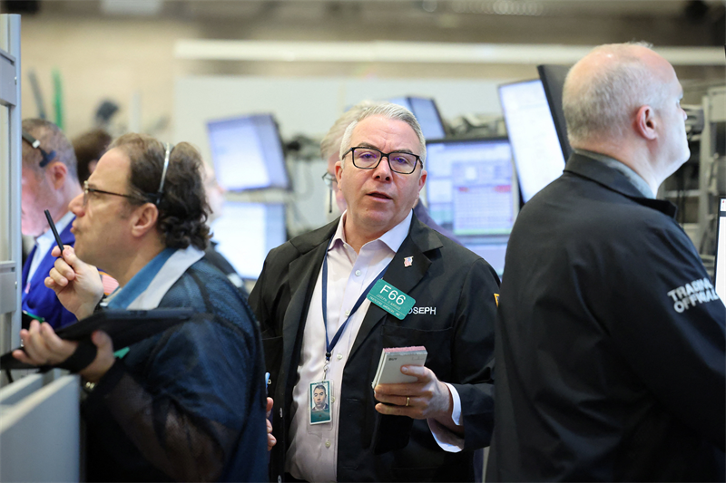 Wall Street : Alphabet flambe, Microsoft et Meta retombent