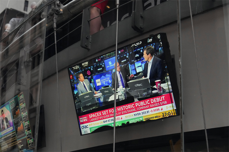 Wall Street campe sur ses sommets, alors que SpaceX poursuit son rallye