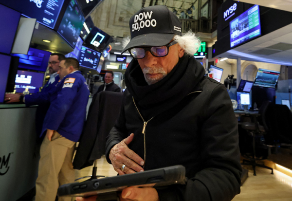 Wall Street consolide légèrement après les records du Dow Jones