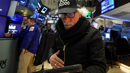 Wall Street consolide légèrement après les records du Dow Jones