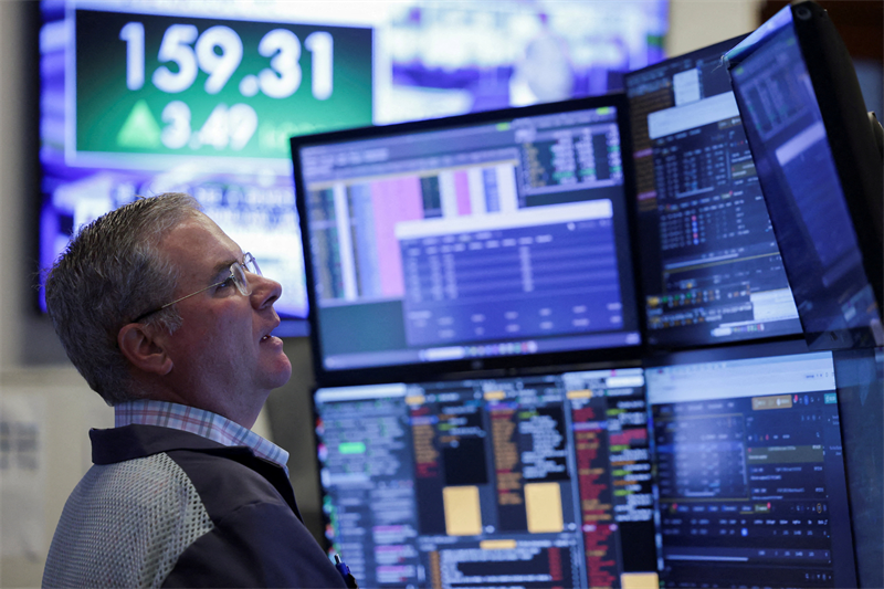 Wall Street consolide légèrement après les records