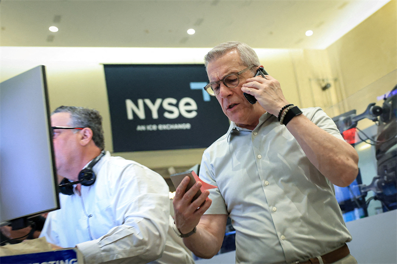 Wall Street consolide prudemment, en attendant Warsh et l'emploi