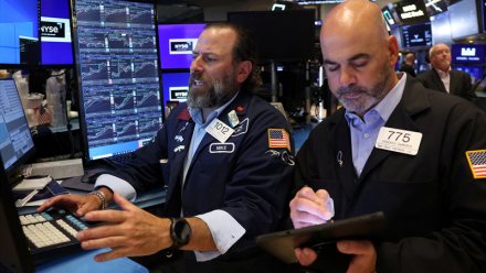 Wall Street corrige, alors qu'Israël frappe l'Iran