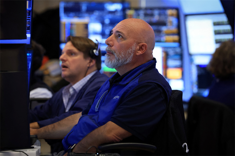 Wall Street corrige, alors que la géopolitique et la Fed inquiètent