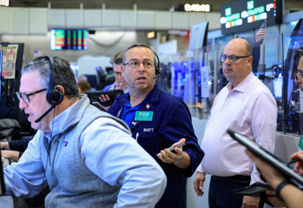 Wall Street corrige avec la géopolitique et l'IA