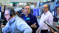 Wall Street corrige avec la géopolitique et l'IA