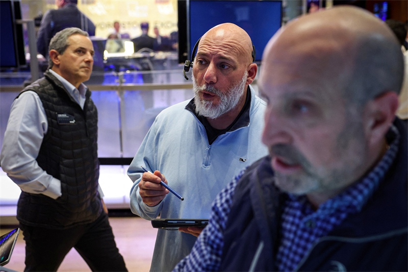 Wall Street creuse ses pertes, alors que le Nasdaq décroche