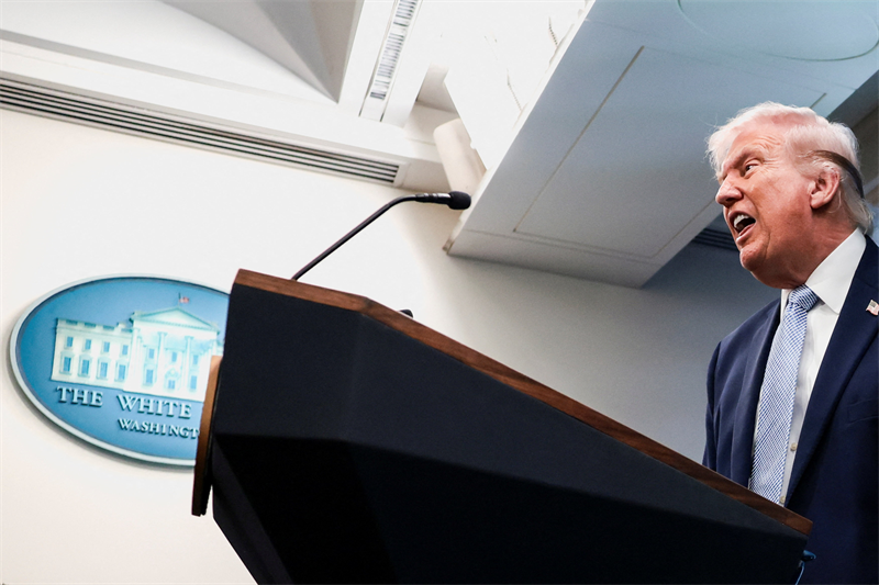 Wall Street creuse ses pertes avec l'ultimatum de Trump