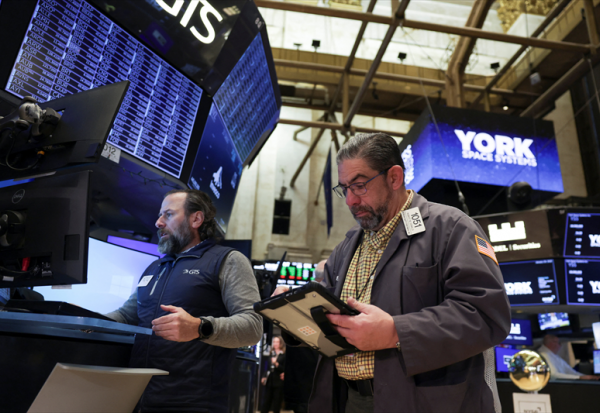 Wall Street dans le rouge, en attendant Alphabet, Amazon et l'emploi
