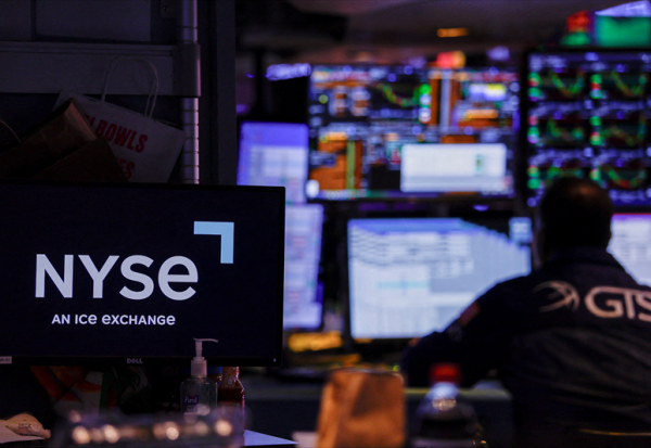 Wall Street dans le rouge, nouveaux records sur les rendements des obligations d'État