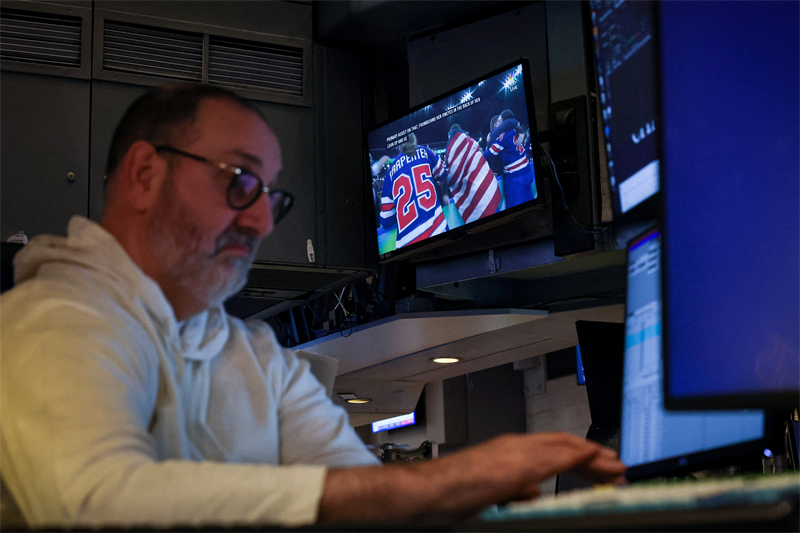 Wall Street dans le rouge, plombé par le PIB et l'inflation