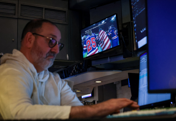 Wall Street dans le rouge, plombé par le PIB et l'inflation