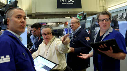 Wall Street dans le rouge, sur fond d'incertitude géopolitique persistante