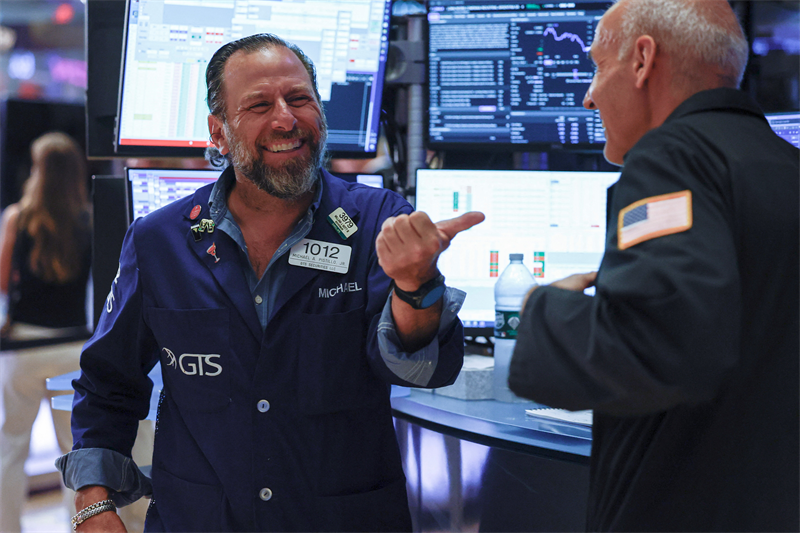 Wall Street dans le vert, alors que les rendements obligataires se détendent