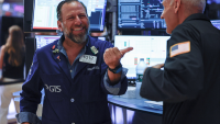 Wall Street dans le vert, alors que les rendements obligataires se détendent