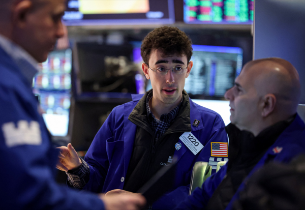 Wall Street dans le vert, non loin des sommets