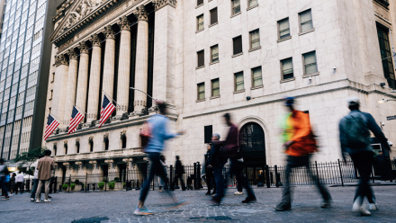 Wall Street débute la semaine en ordre dispersé