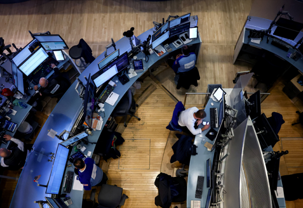 Wall Street décroche, alors que les prix du pétrole flambent